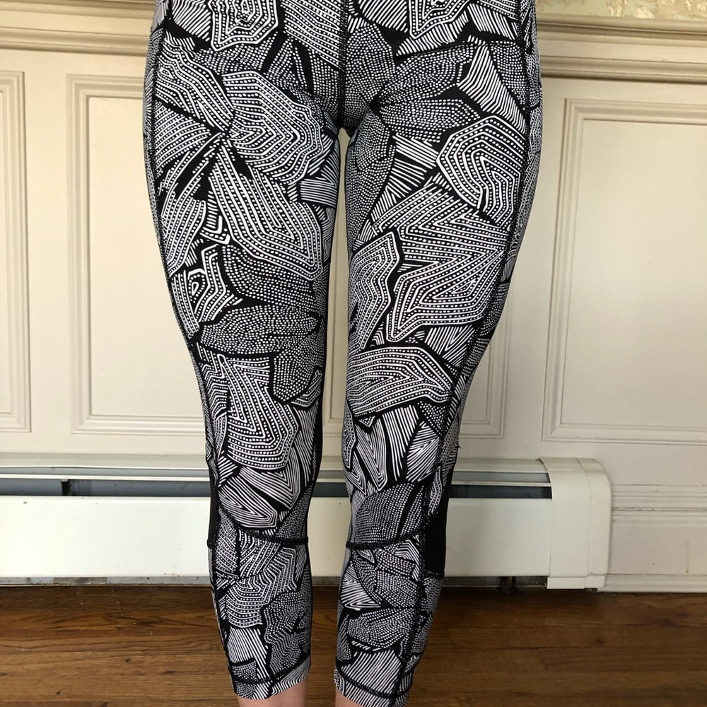 Lululemon tights worn once size 2